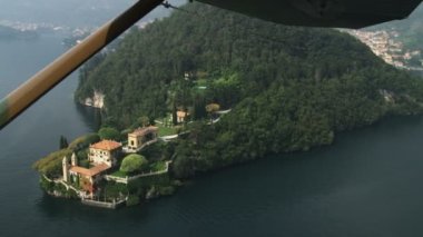 Lake Como İtalya kıyı boyunca bir yarımadasının hava atış.
