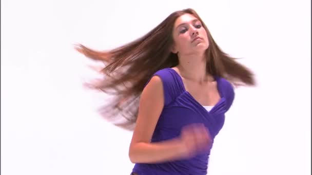 Tournage Une Fille Dansant Dans Une Chemise Violette Jean — Video