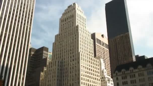 Nahoru Shot Skupina Mrakodrapů New York City Nakloněná Rovina — Stock video
