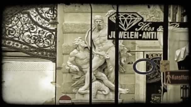 Skott Staty Byggnad Bakom Smycken Lagra Tecken Wien Vintage Stiliserade — Stockvideo