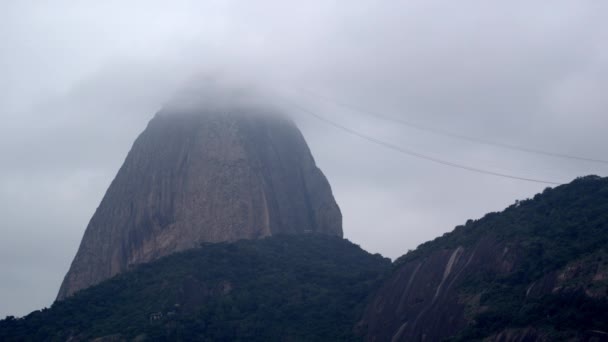 シュガーローフ山とリオ ジャネイロのグアナバラ湾の眺め — ストック動画