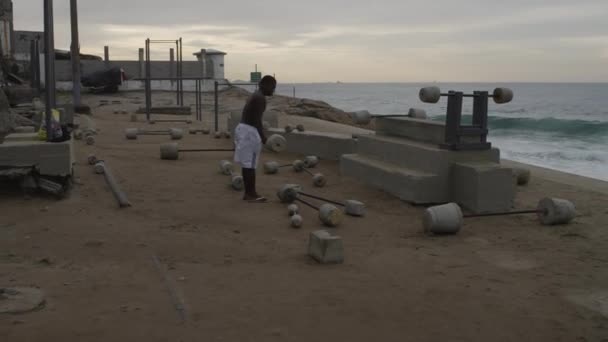 Rio Janeiro Brasil Junio 2013 Levantamiento Pesas Playa Ipanema Río — Vídeo de stock