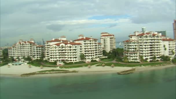 ภาพถ ายทางอากาศของโรงแรมและชายหาดในไมอาม — วีดีโอสต็อก