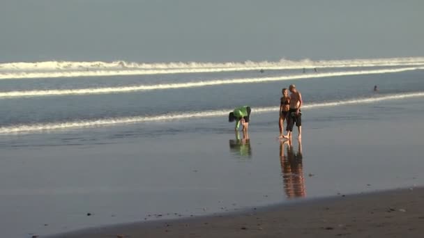 Bali Indonesia Circa 2013 Gran Cantidad Personas Playa Bali — Vídeos de Stock