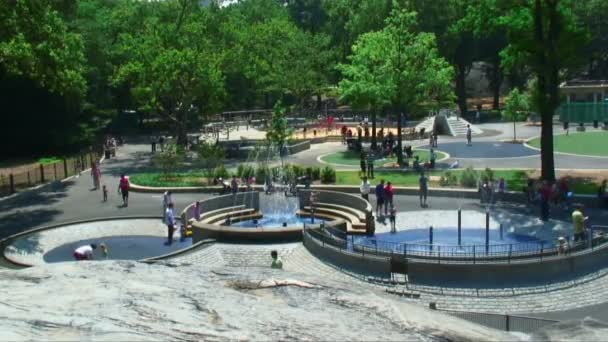 Nova Iorque Eua Circa 2015 Fontes Heckscher Playground Central Park — Vídeo de Stock