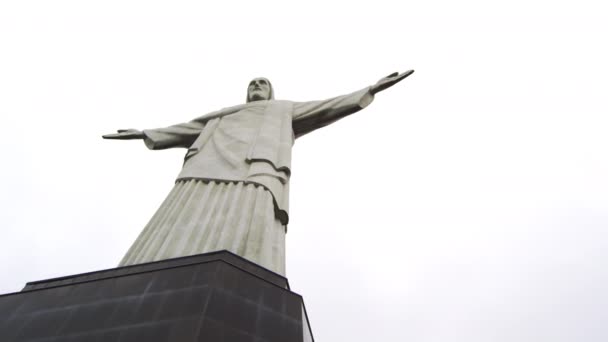Rio Janeiro Nun Anıtsal Heykel Nın Kurtarıcı Corcovado Dağ Üstüne — Stok video