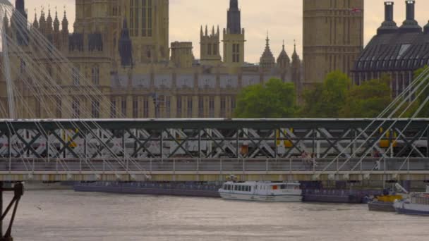 Close Monorail Train Hungerford Bridge London England Overcast Day — Stock Video