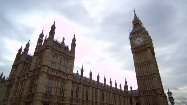 Stacionární Střela Westminsterského Paláce Velkého Bena Brzy Večer Venku Stále — Stock video