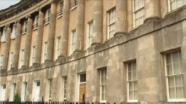 Bath, İngiltere'de Royal Crescent gösterilen atış kaydırma evleri.