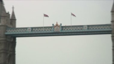 Atış, Londra'da Thames Nehri üzerinde kule Köprüsü.