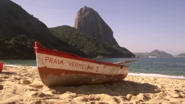 Rio Janeiro Brazílie Června 2013 Jeden Rybářský Člun Namalovaný Riu — Stock video