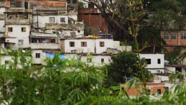 Przechylenie Strzał Shantytown Rio Janeiro Brazylia Kamera Przesuwa Się Dołu — Wideo stockowe