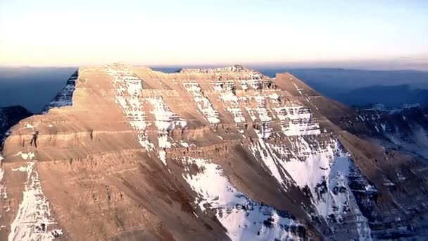 飛行機の上取られるユタ州の赤い山の空中ショット — ストック動画