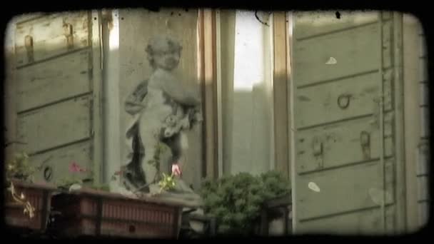 Aufnahme Einer Kleinen Statue Einem Kleinen Garten Italien Vintage Stilisierter — Stockvideo