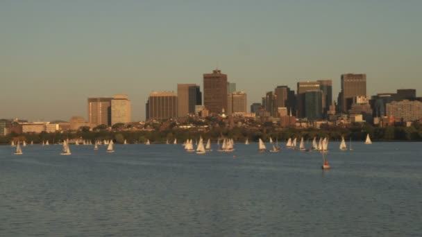 Ver Schot Van Boston Uit Charles River Bij Zonsondergang — Stockvideo