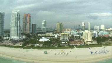 Otel ve Miami Beach'de bir havadan çekim.