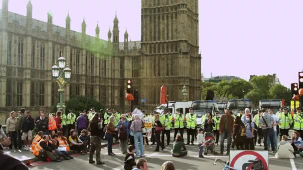 Londres Octubre 2011 Disparo Estacionario Policías Carabineros Formando Una Fila — Vídeos de Stock