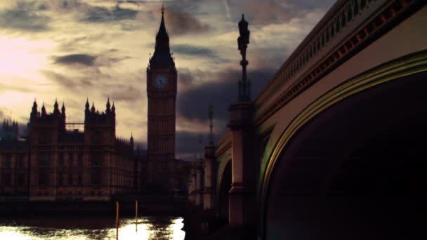 Una Toma Estacionaria Del Río Támesis Puente Westminster Torre Del — Vídeos de Stock