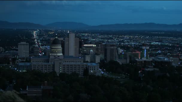 Geceleri Capitol Hill Arkasından Haliyle Downtown Salt Lake City Utah — Stok video