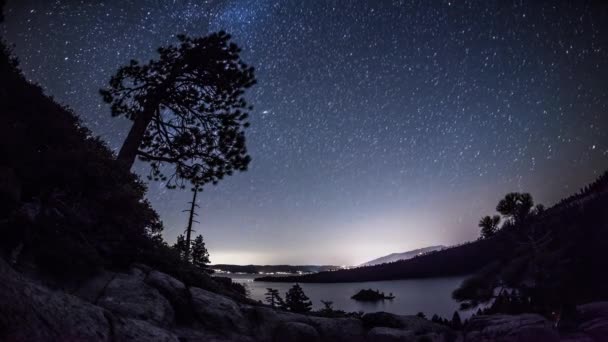 Emerald Bay Nevada Üzerinde Gece Gökyüzü Timelapse Atış — Stok video