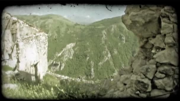 Skott Bergen Italien Bakifrån Stenmur Vintage Stiliserade Videoklipp — Stockvideo