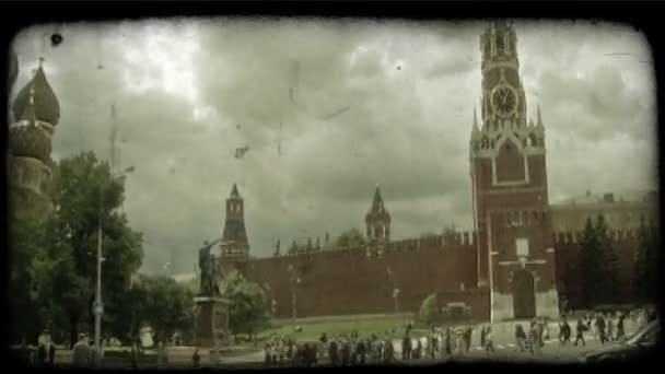 크렘린 Spasskaya 시계탑에 사람들 모스크바 러시아에서 근처에 관광객 들으로 — 비디오