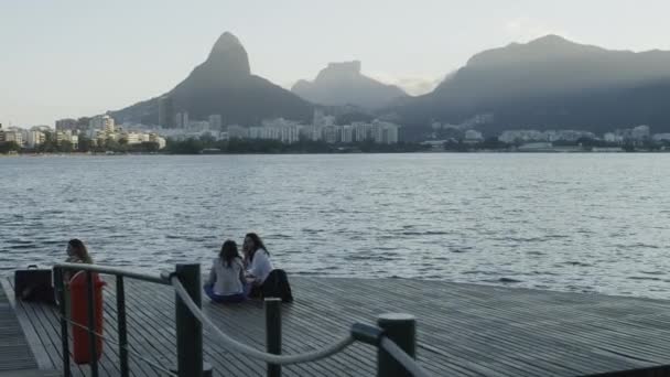 Río Janeiro Junio 2013 Trío Chicas Cámara Lenta Dos Conversando — Vídeos de Stock