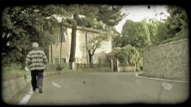 イタリアの街を歩きます ビンテージの様式化されたビデオ クリップ — ストック動画
