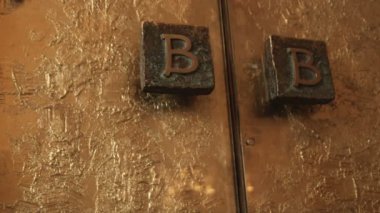 Roma, İtalya Mayıs 2012 yaklaşık: bir bardak güzel bir otelde Roma İtalya içinde bir avize.