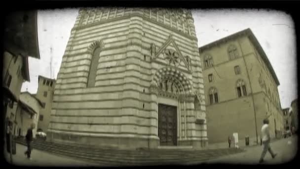 Szerokokątny Obiektyw Strzał Ludzie Chodzą Przez Plaza Włochy Starodawny Stylizowane — Wideo stockowe