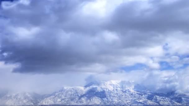ユタ州の雪に覆われた山頂のコマ落とし撮影 — ストック動画