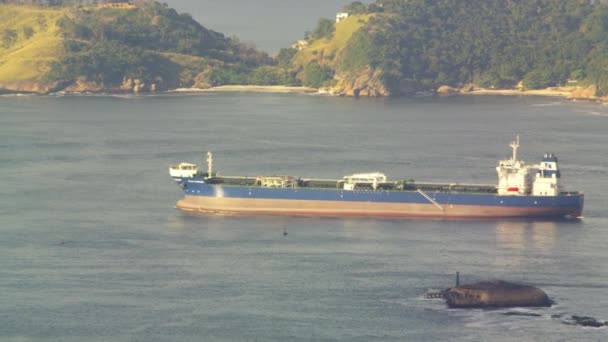 Footage Barge Slowly Moving Guanabara Bay Island Visible Background Filmed — Stock Video