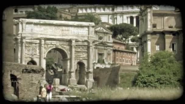 Roma Daki Harabelerde Yürüyen Insanların Bir Fotoğrafı Vintage Stilize Video — Stok video