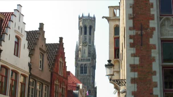 在比利时的布鲁日 教堂钟楼的镜头 — 图库视频影像
