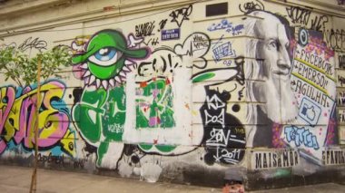 Rio de Janeiro, Brezilya - Haziran, 2013: Rio de Janeiro, Brezilya için bir cadde boyunca bir duvar grafiti
