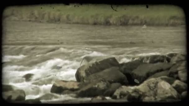 Пан Слева Движущейся Воды Реки Италии Винтажный Стилизованный Видеоклип — стоковое видео