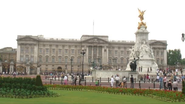 London England Oktober 2011 Buckingham Palace London Med Victoria Memorial — Stockvideo