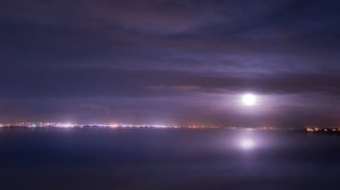 Gece ışıkları bir Utah şehirde hızlandırılmış görüntüsünü kaydırma