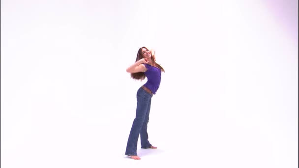 Mor Bir Gömlek Pantolon Dans Bir Kız Çekim — Stok video