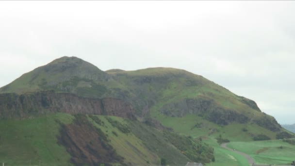 Shot Van Een Schilderachtige Landschap Van Berghelling Schotland — Stockvideo