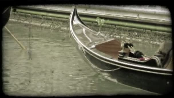 Záběr Gondoliér Jeho Gondole Benátkách Vintage Stylizované Videoklip — Stock video