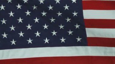 Rüzgarda, inişli çıkışlı Amerikan bayrağı yakın studio vurdu