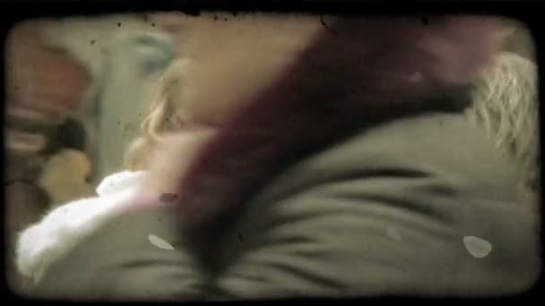 母亲和女儿的子弹近在意大利的旋转木马 复古风格化视频剪辑 — 图库视频影像