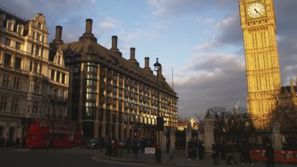 Londra Ngiltere Ekim 2011 Big Ben Vurdu Londra Binalarda Çevreleyen — Stok video