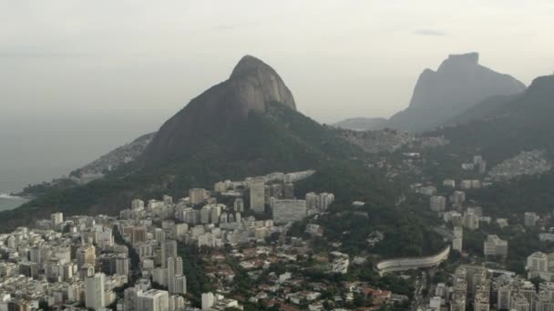 Detta Ariel Skott Krökt Vägen Längs Stranden Rio Janeiro Det — Stockvideo