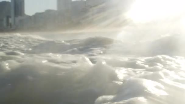 Статический Снимок Пенных Волн Белые Волны Атлантического Океана Шуршатся Катятся — стоковое видео