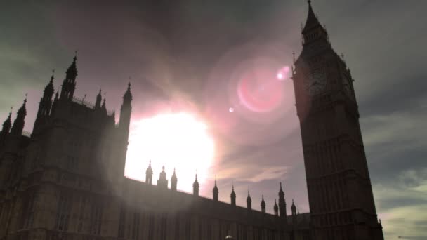 Vista Estacionária Torre Relógio Big Ben Tarde Luz Solar Deslumbrante — Vídeo de Stock