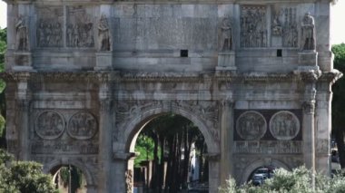 Geniş çekim eski bir taş yapı Roma, İtalya.