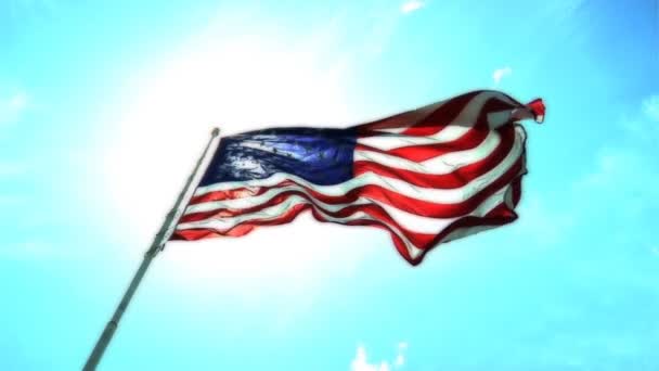 Amerikai Zászló Hullámok Zászlórúd Hátország Vakító Nap Azúrkék Égbolt — Stock videók