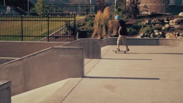 Shot Skater Doing Wall Ride Stumbling His Board Rolls Ramp — Stock Video